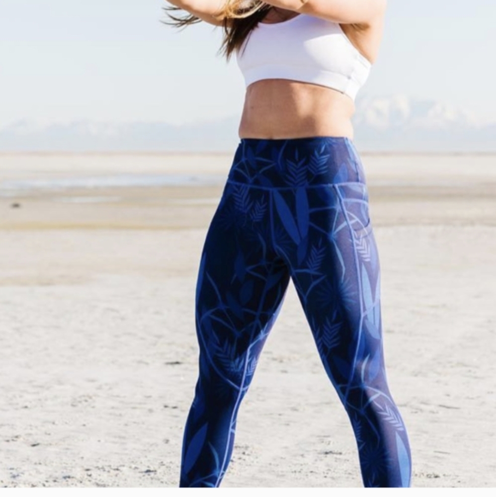 ZYIA Azul Paradise Pocket Light‎ n Tight High Rise Capri Leggings Size 6-…